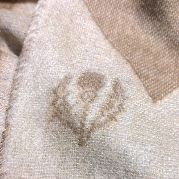 Fraas Exploded Zig Zag Cashmink Chevron Pattern Scarf NWT - Picture 9 of 9